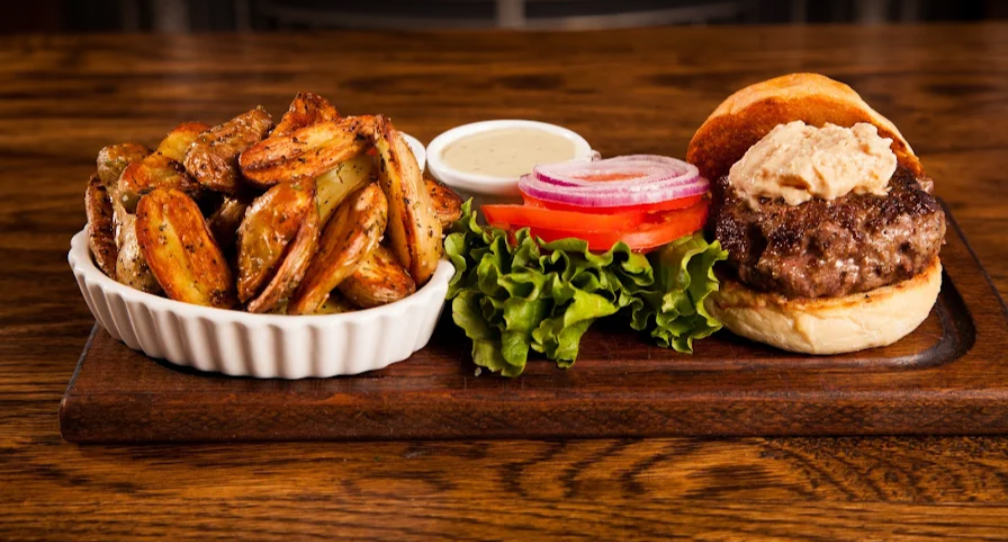 Russell’s on Macklind